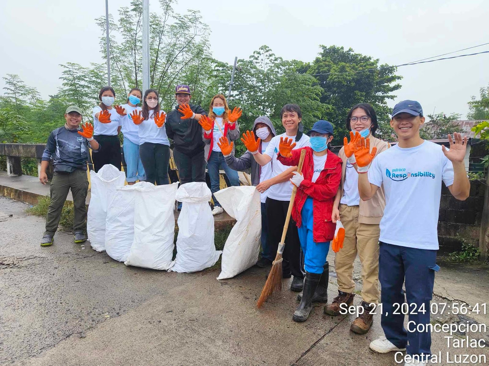 Tim Pilmico ikut serta dalam aksi bersih-bersih pantai dunia