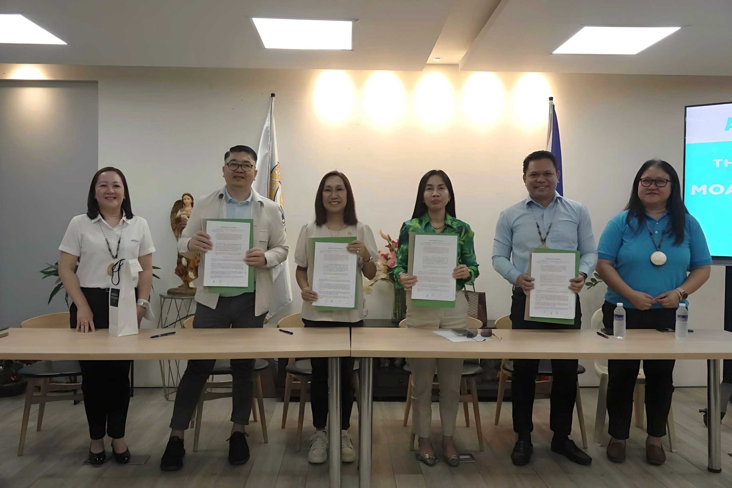 Pilmico Foods Corporation and Tarlac City partner for the “Healthy Alternative Campaign” to promote rabbit production livelihood. (From left to right: Ma. Theressa Castillo, Pilmico Government Relations Manager, Atty. Joselito Castro, Tarlac City Administrator, Tarlac City Mayor Cristy Angeles, Norie Bermudez, COO & Pilmico Country Director for Agribusiness, Raymund Espadilla, Pilmico Marketing Manager, and Dr. Gigi Carace, Pilmico Regional Sales Manager.)